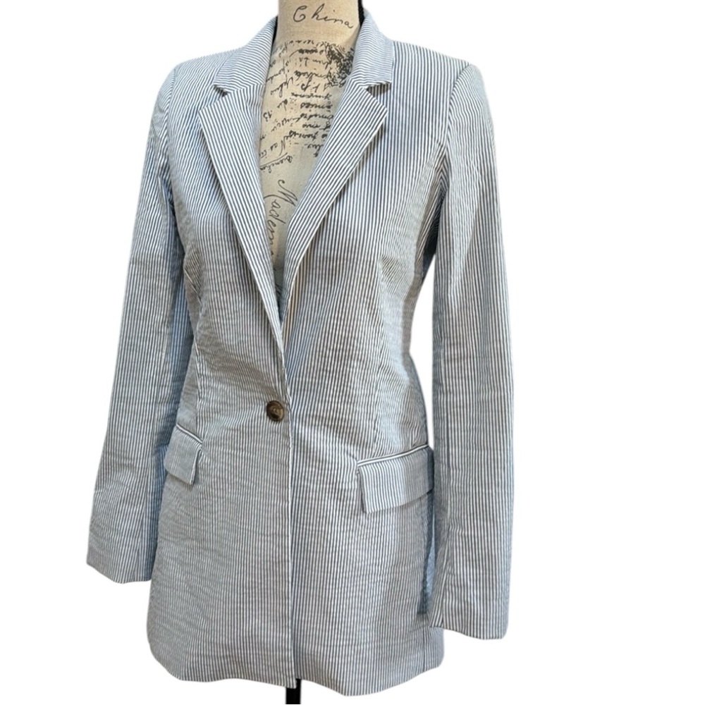 Seersucker Blazer - Excellent condition! Size XS Long Length Single Button Close